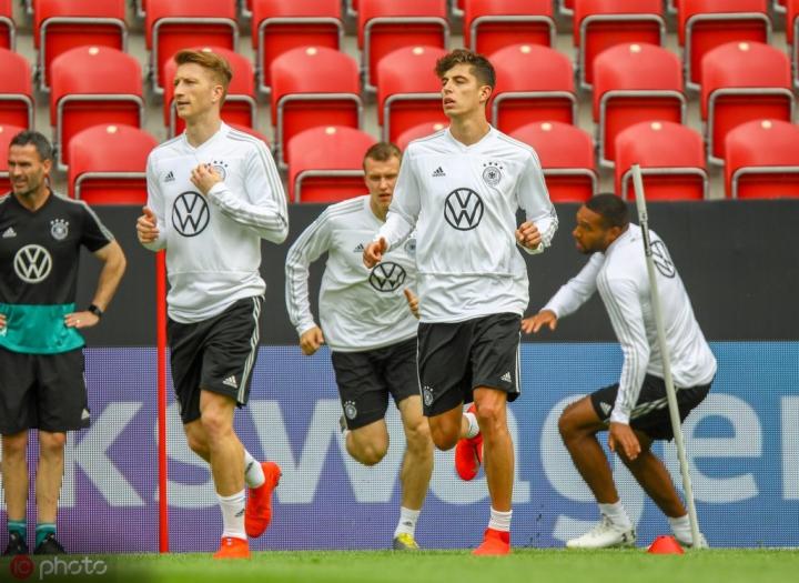 多特蒙德轻取那不勒斯，哈弗茨关键制胜