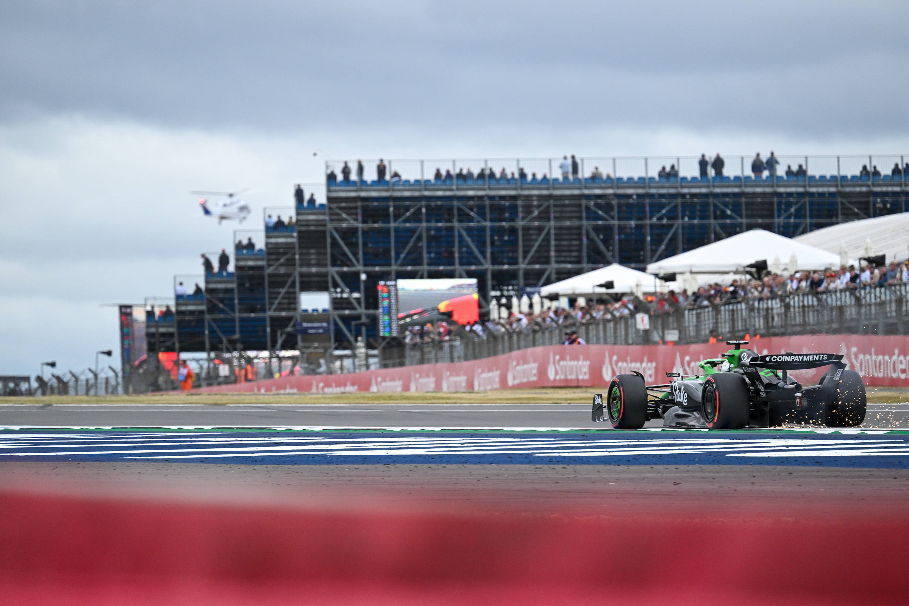 索伯车队完胜红牛车队，皮亚斯特里关键制胜