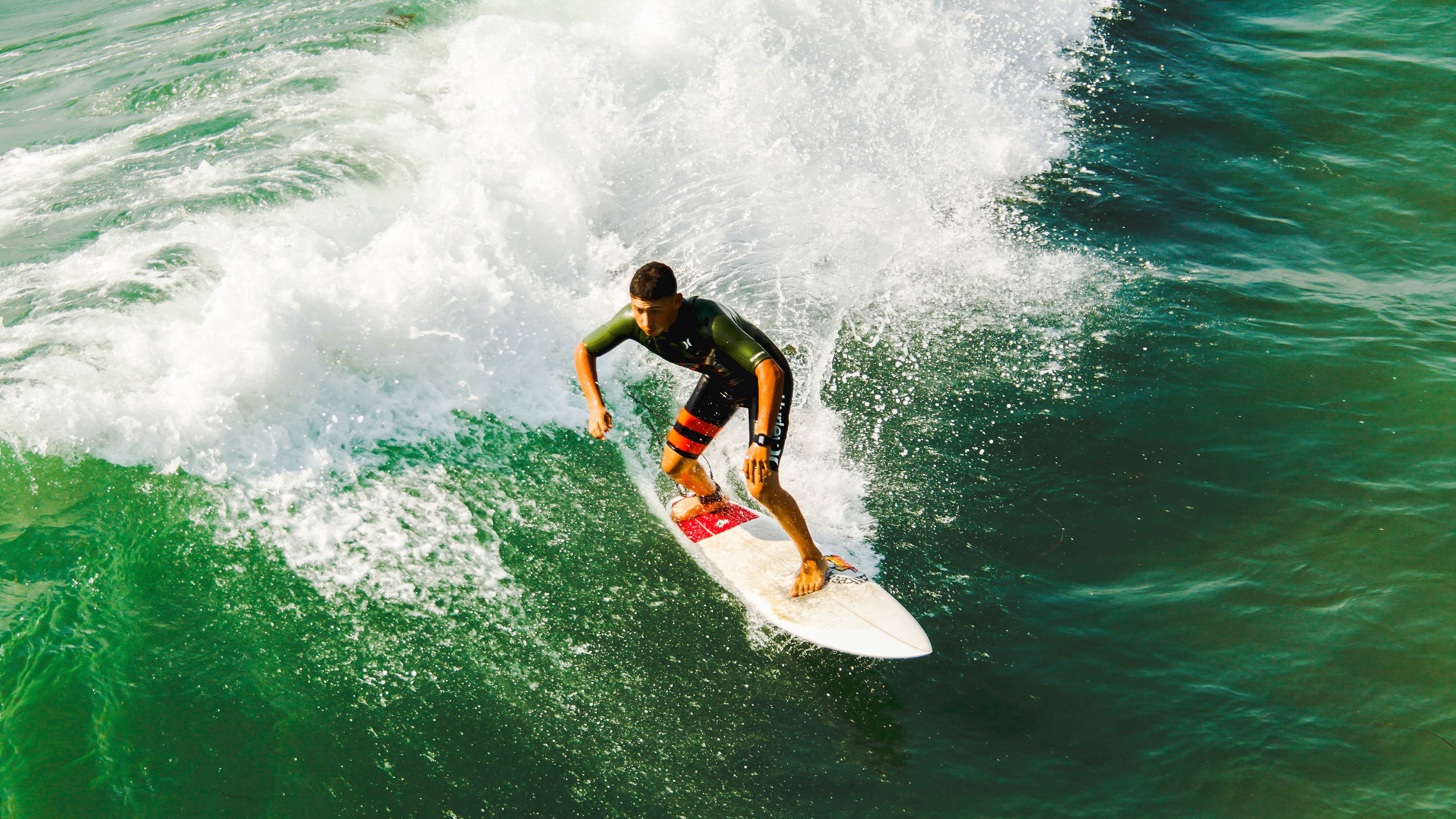 F1年度争冠之夜与绿茵场上的伊布,不同赛场,同一种持续杀伤的王者哲学